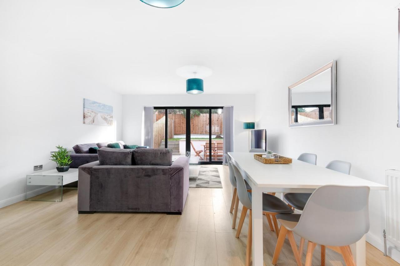 Modern 4 Bedroom House With Parking In Farnham Royal, Slough By 360Stays Ngoại thất bức ảnh