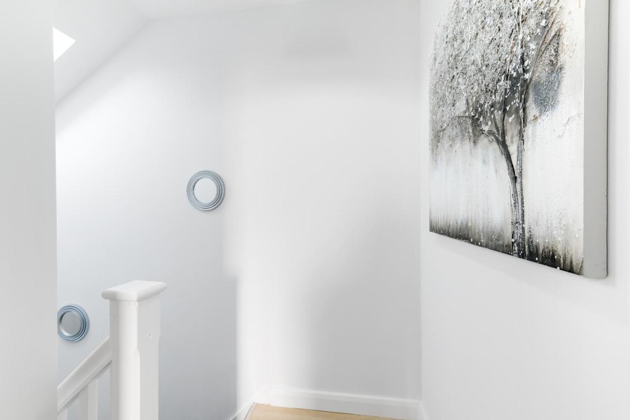 Modern 4 Bedroom House With Parking In Farnham Royal, Slough By 360Stays Ngoại thất bức ảnh